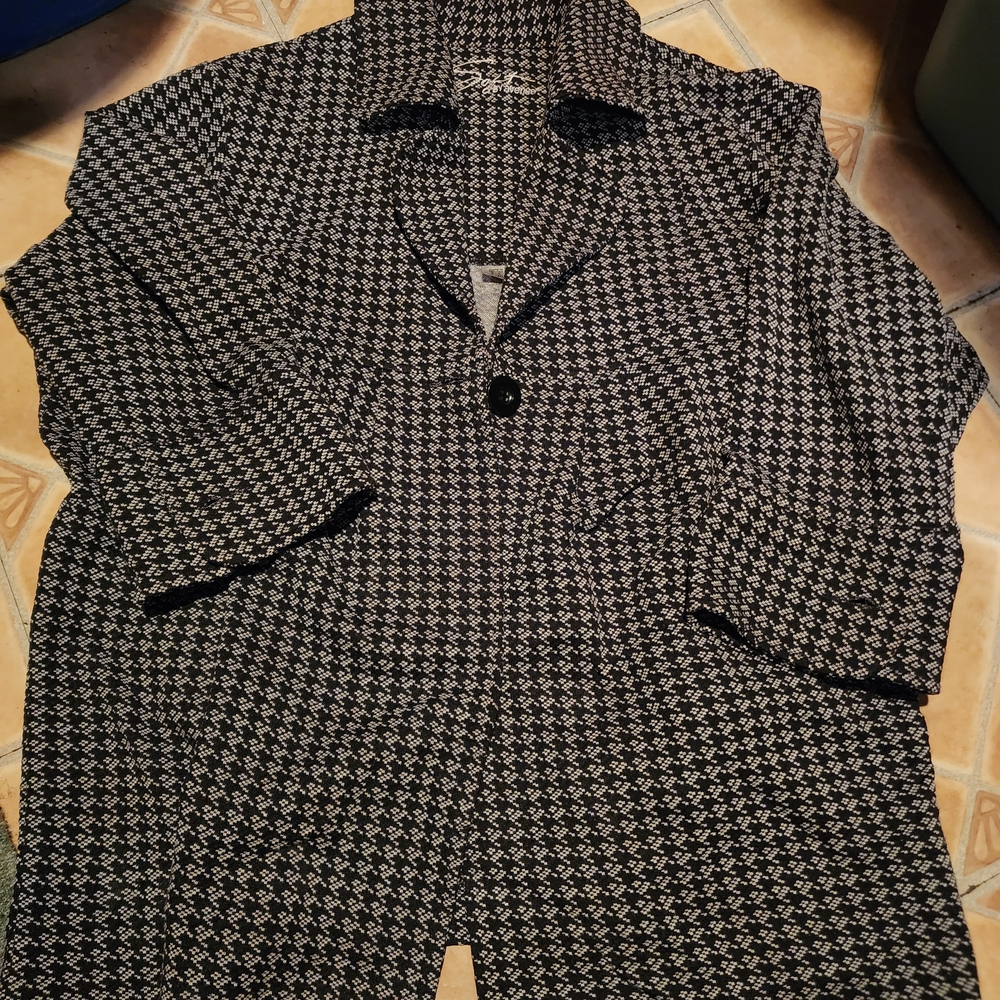 Soft By Avenue Black and White Houndstooth Skirt Set